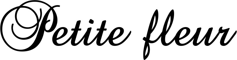 Vorschau des Bootsnamens "Petite fleur" als Schriftzug für "Bootsbeschriftung Klassisch 02-A"