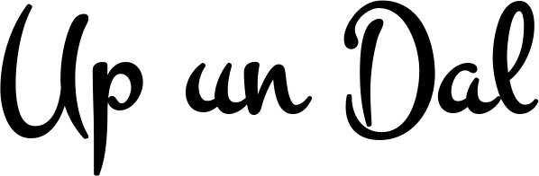 Vorschau des Bootsnamens "Up un Dal" als Schriftzug für "Bootsbeschriftung Klassisch 81"
